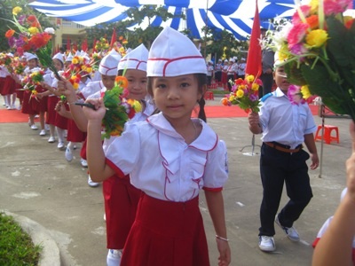 Niềm vui lần đầu đến trường của học sinh Hà Tĩnh.