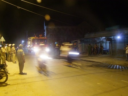 Công an phường, bảo vệ dân phố bảo vệ
trật tự và điều tiết giao thông