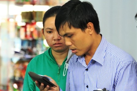 Hành khách đến nhận vé tại ga sau khi
thanh toán thành công