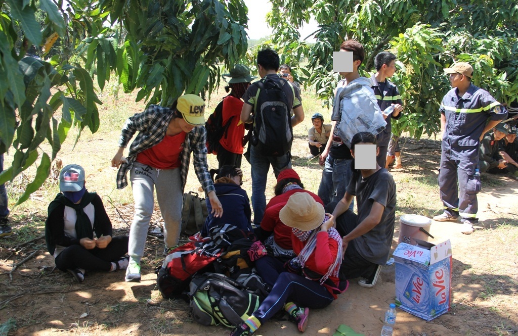 Hàng chục sinh viên mắc kẹt trên núi Bà Đen khi đi du lịch bụi - 1 Hàng chục sinh viên mắc kẹt trên núi Bà Đen khi đi du lịch bụi