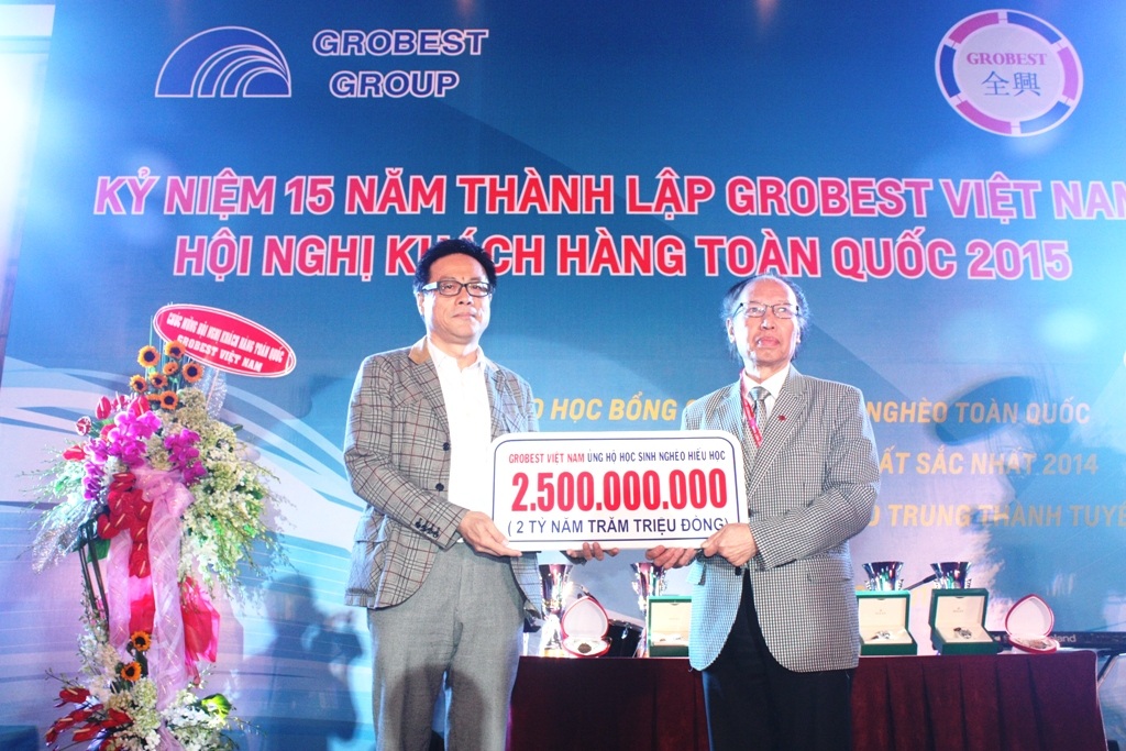 Phối hợp với Quỹ Khuyến học Việt Nam trao học bổng trị giá 2,5 tỷ đồng - 1 Phối hợp với Quỹ Khuyến học Việt Nam trao học bổng trị giá 2,5 tỷ đồng