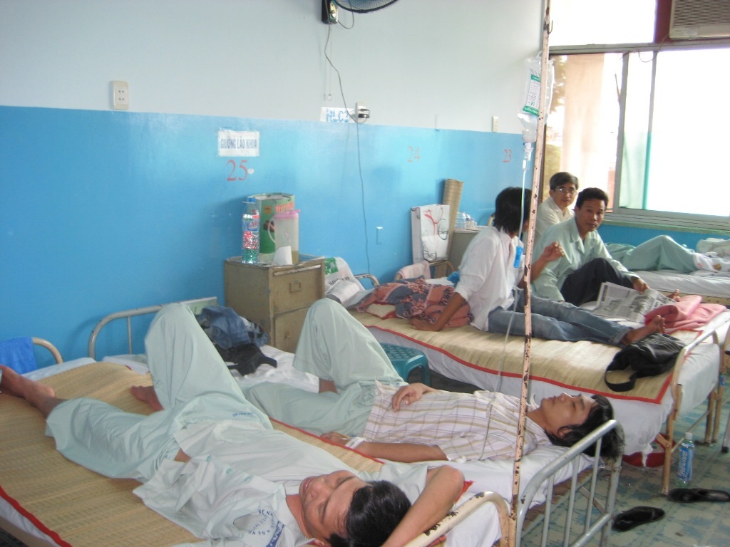 Bác sĩ "cò mồi" bệnh nhân đi chụp CT ở bên ngoài? - 1 Bác sĩ cò mồi bệnh nhân đi chụp CT ở bên ngoài?
