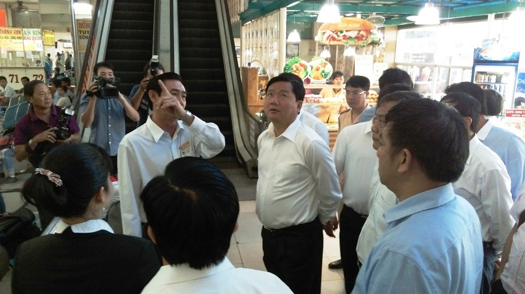 Bộ trưởng Đinh La Thăng kêu gọi tẩy chay xe không giảm giá cước - 1 Bộ trưởng Đinh La Thăng kêu gọi tẩy chay xe không giảm giá cước