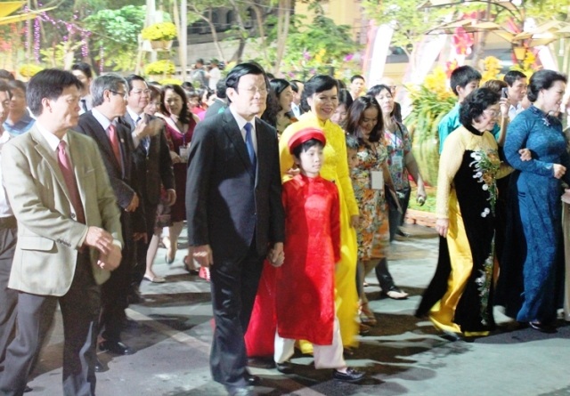 Chủ tịch nước Trương Tấn Sang cùng phu nhân tham
quan đường Đường hoa Tết