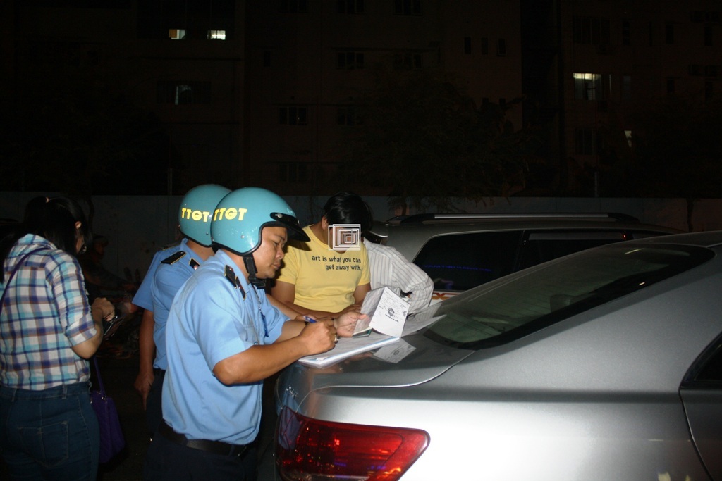 Kiểm tra đột xuất, lập biên bản vi phạm nhiều “taxi” Uber - 1 Kiểm tra đột xuất, lập biên bản vi phạm nhiều “taxi” Uber