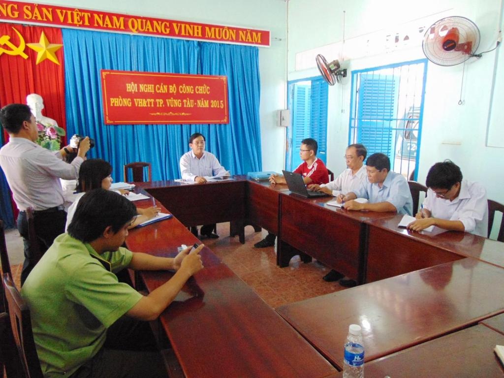 Rút phép vĩnh viễn quán "chém" bữa ăn đêm 22 triệu đồng - 1 Tại cuộc họp,
Đoàn kiểm tra ra quyết định đình chỉ kinh doanh quán Hào Long Sơn 3 tháng