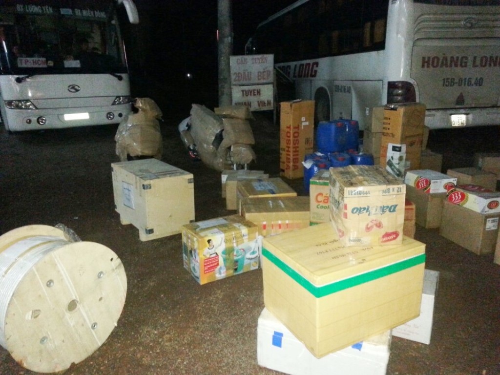  …Vì đến tận 4
giờ sáng hôm sau thì xe chi viện mới đến nơi.