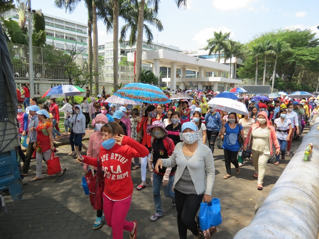 Luật BHXH năm 2014 có nhiều điểm lợi cho người lao động - 2 Chủ tịch UBND TP Tất Thành Cang tại
buổi họp báo chiều 30/3