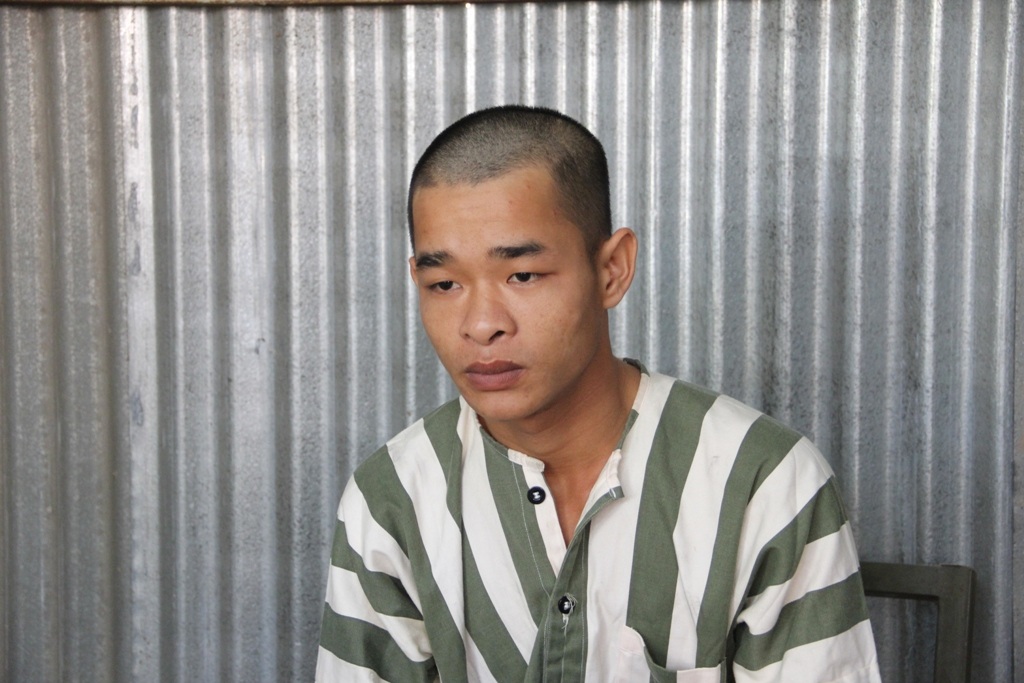 "Lộ tẩy" kẻ sở khanh từ manh mối trên Zalo - 1 Đối
tượng Trần Minh Luân tại cơ quan điều tra