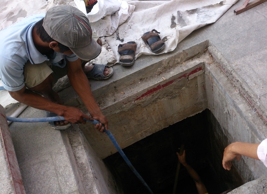 Vụ người khiếm thị rơi xuống cống: Kỷ luật 6 cán bộ, công nhân - 1 Vụ người khiếm thị rơi xuống cống: Kỷ luật 6 cán bộ, công nhân