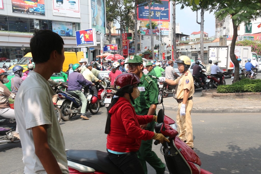 TPHCM thay đổi lịch cấm đường để tránh ùn tắc - 1 TPHCM thay đổi lịch cấm đường để tránh ùn tắc