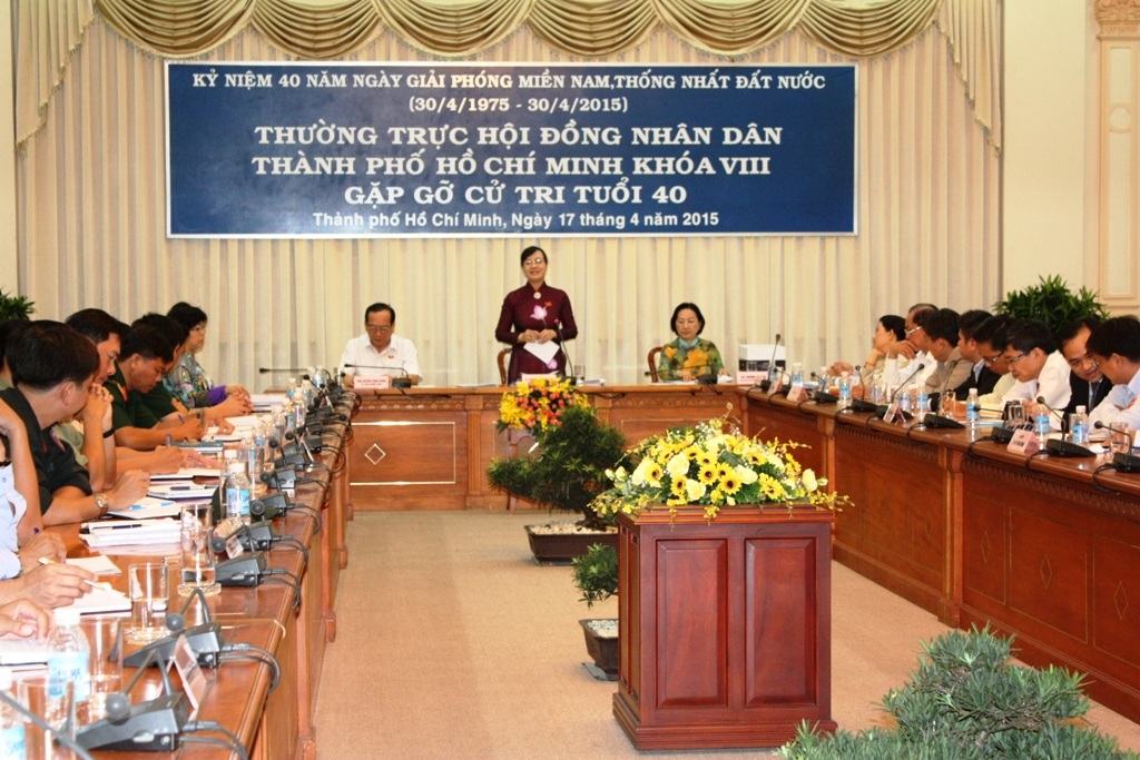 Buổi gặp mặt của những cử tri chào đời năm đất nước thống nhất - 1 Thường trực HĐND TP gặp gỡ cử tri tuổi 40 nhân kỷ niệm 40 năm thống nhất đất nước