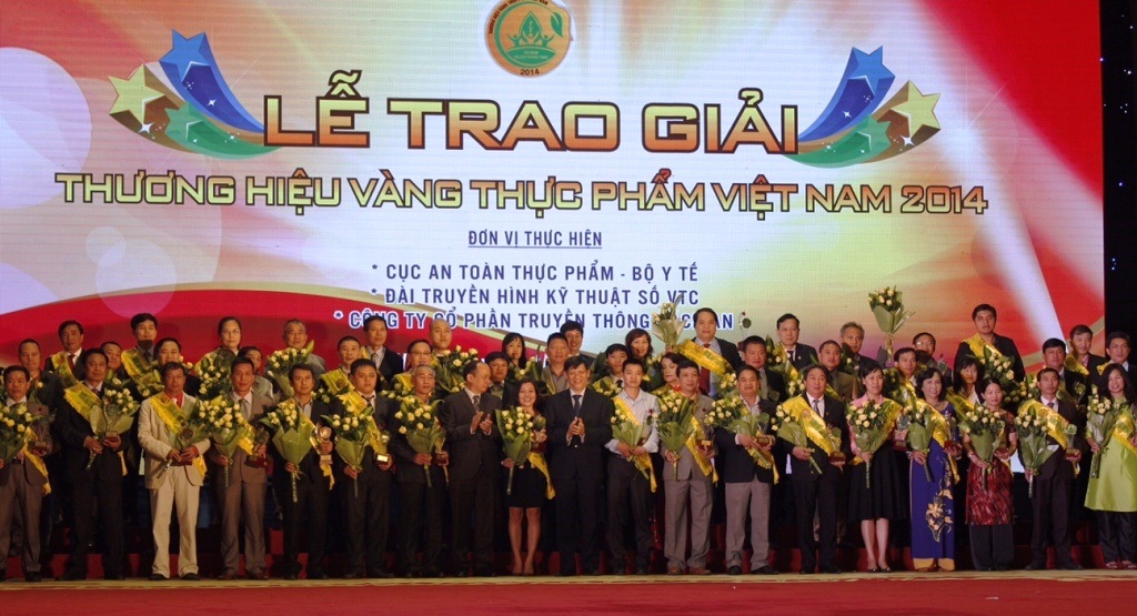 Vinamilk được vinh danh thương hiệu vàng thực phẩm Việt Nam 2014 - 1 Đọc những thông tin kinh tế - tài chính mới nhất trên