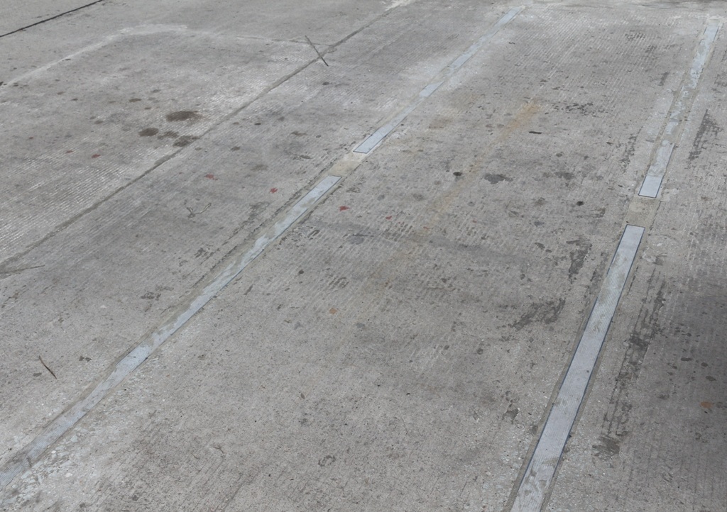 "Giấu" cân tự động dưới nền đường để kiểm tra xe quá tải - 1 Giấu cân tự động dưới nền đường để kiểm tra xe quá tải