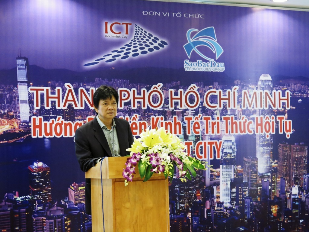 Ông Lê Thái Hỷ - Giám đốc Sở Thông tin và
Truyền thông TPHCM phát biểu tại hội thảo