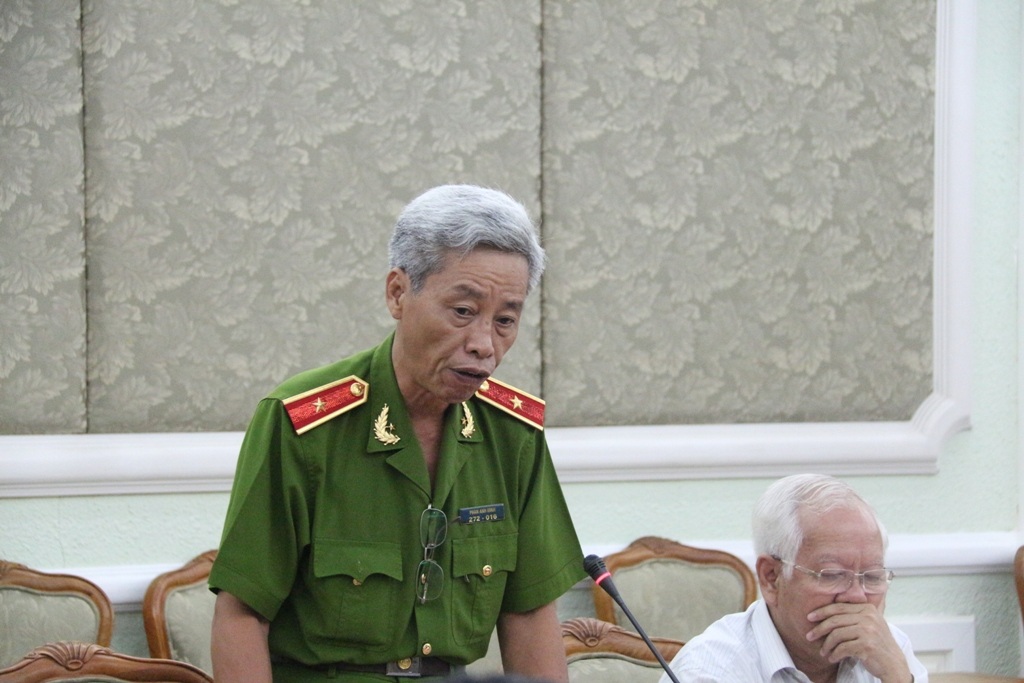 Vụ sập giàn giáo làm 3 người chết: "Phải khởi tố vụ án!" - 1 Thiếu tướng Phan Anh Minh báo cáo tình hình khắc
phục sự cố sập giàn giáo