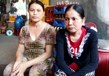 Chị Mai thiểu não bên mẹ đẻ.