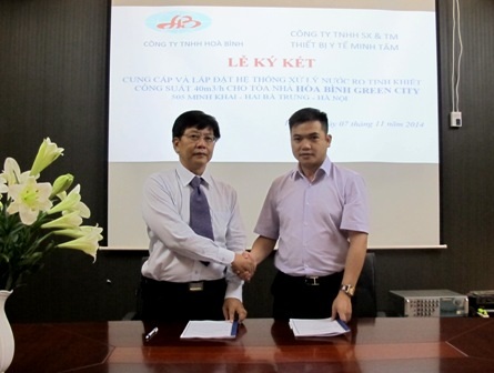 Lễ ký kết lắp đặt hệ thống nước tinh khiết cung cấp cho khu chung cư.