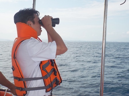 “Quần thảo” trên biển tìm kiếm 8 thủy thủ mất tích