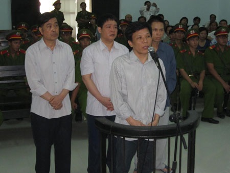 Mở lại phiên xét xử nguyên Tổng Giám đốc Cty sửa chữa tàu biển Vinalines - 1 Các bị cáo Trần Hải Sơn, Trần Văn Quang, Trần Bá Hùng, Phạm Bá Giáp.