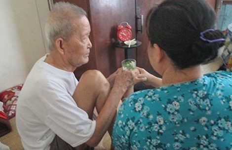 Những hình ảnh ấn tượng tuần qua - 8 Ông B. và bà C. đã bên nhau gần 10 năm nay, họ rất muốn được
đăng ký kết hôn. Ảnh: H.MINH