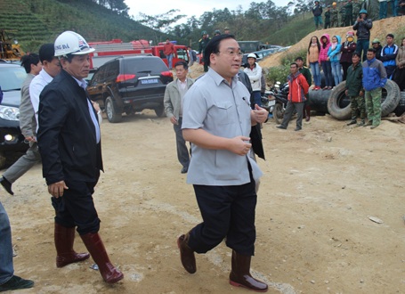 Mở ống thông hơi thứ 3, khẩn trương đào ngách hầm giải thoát 12 nạn nhân