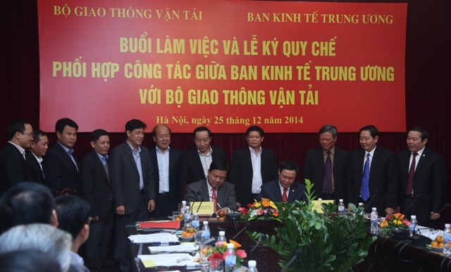 Ban Kinh tế Trung ương và Bộ GTVT phối hợp xây dựng kết cấu hạ tầng - 1 Ban Kinh tế Trung ương làm việc với Bộ Giao thông Vận tải