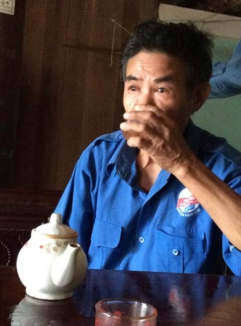 Người cha giả câm, tìm con gái suốt 10 năm ở bên kia biên giới - 3 Ông Mình uất nghẹn khi kể về những ngày đi tìm con.