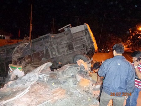 Xe khách lao xuống vực, nhiều người bị thương nặng