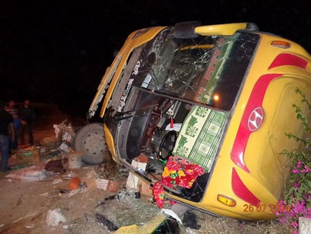 Xe khách lao xuống vực, nhiều người bị thương nặng