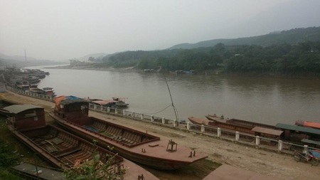 Lật thuyền trên sông Hồng, 2 người mất tích - 1 Bến thuyền Bản Vược qua sông Hồng nơi xảy ra vụ lật thuyền