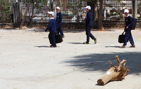 Sân thể dục nơi nữ sinh ngã xuống tử vong.