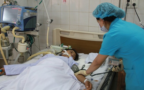 Nạn nhân đang được cứu chữa tại bệnh viện. (Ảnh: VOV)