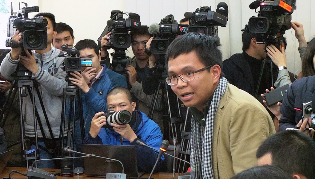 Ông Nguyễn Bá Thanh về Việt Nam để nghỉ dưỡng, nâng cao thể trạng - 2 PV Dân trí đặt câu hỏi về khả năng hồi phục của ông Thanh