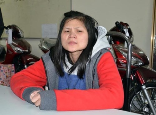 Thợ uốn tóc sát hại bạn tình đồng tính - 1 Lê Thị Liên với thái độ khá lỳ lợm tại cơ quan Công an sau khi bị bắt