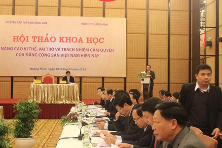 PGS. TS Vũ Văn Phúc phát biểu tại hội thảo.