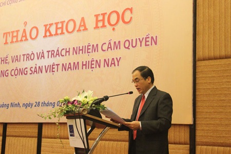 PGS. TS Vũ Văn Phúc phát biểu tại hội thảo.