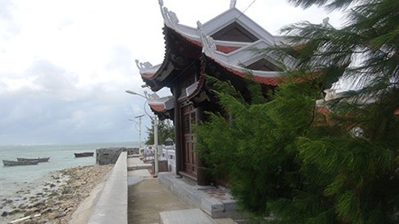 Cổng chùa Phúc Vinh
Đường quay mặt ra biển.