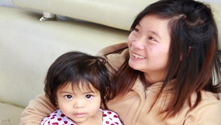 Hài hước một vụ “bắt cóc trẻ em” - 1 Chị Ngân vui mừng khi tìm được con