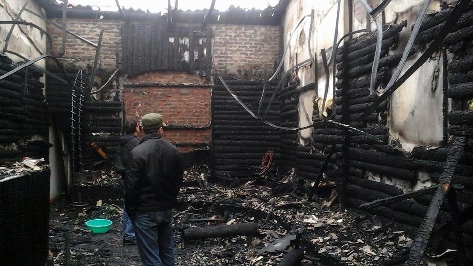 Lửa thiêu rụi một quán bar ốp gỗ - 1 Quán bar đã bị lửa thiêu sạch.