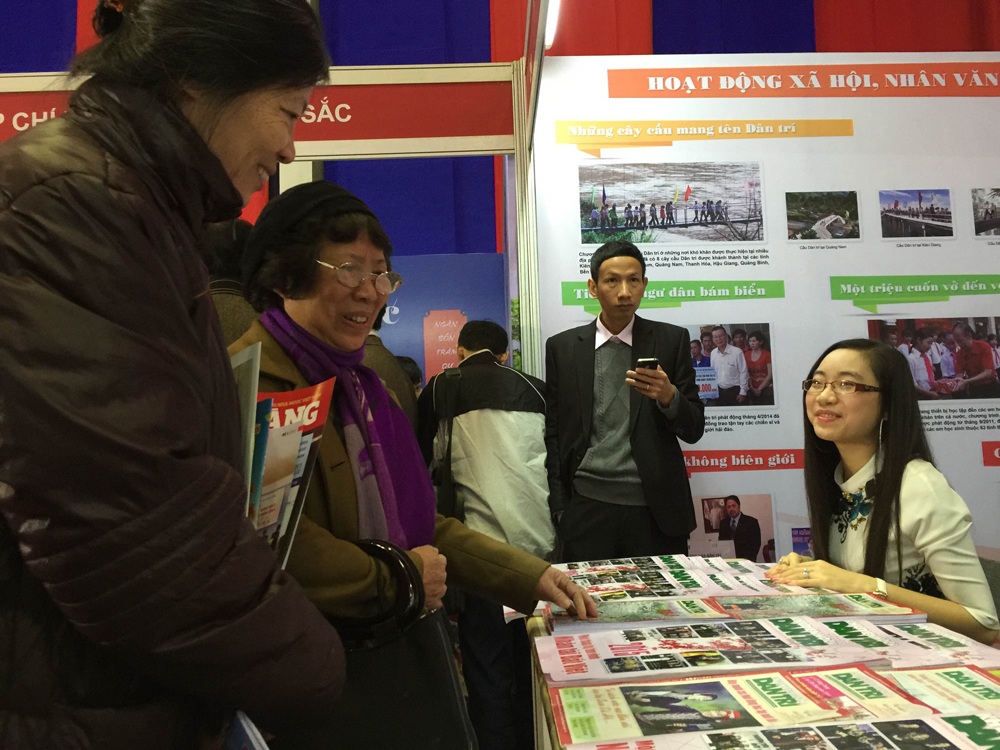 Gian Báo xuân Dân trí nhận được sự quan tâm của bạn đọc (Ảnh: Chiến Thắng)