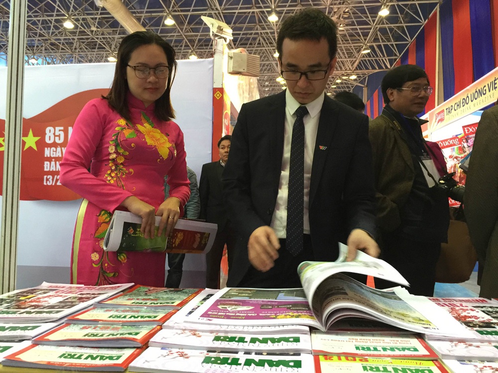 Gian Báo xuân Dân trí nhận được sự quan tâm của bạn đọc (Ảnh: Chiến Thắng)