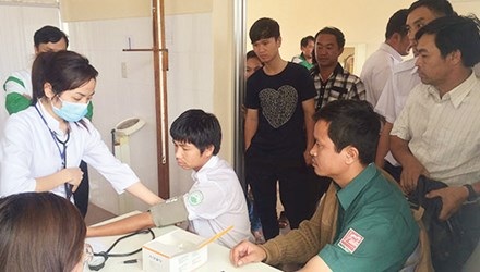 Muốn lái xe phải khám 9 chuyên khoa - 1 Khám sức khỏe làm hồ sơ lái xe tại Hà Nội. Ảnh: Hồng Vĩnh