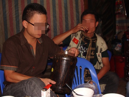 Đột nhập “thánh địa” sản xuất “thần chết”