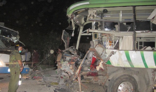 Tai nạn xe khách thảm khốc, 10 người chết, 9 bị thương