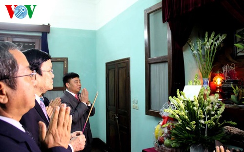 Chủ tịch nước dâng hưởng tưởng nhớ Chủ tịch Hồ Chí Minh