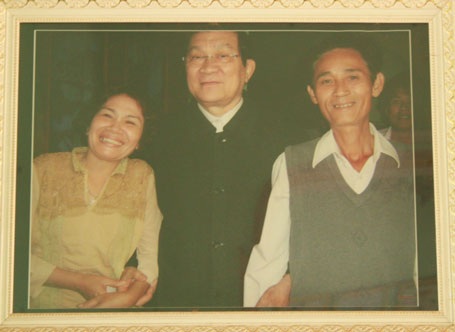 Chuyện lão ngư kiêu hãnh cùng đội tàu cá hùng mạnh đất võ - 2 Vợ chồng ông Ninh vui mừng khi được Chủ tịch nước Trương Tấn Sang tới tận nhà thăm.