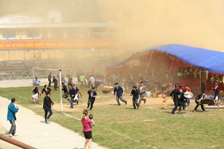 Hoảng hồn vì cơn lốc xoáy kỳ lạ ở Mèo Vạc