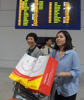 Những câu chuyện cảm động trên chuyến bay thương nhớ!