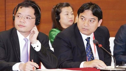 IPU 132: Nóng vấn đề chiến tranh mạng, nguồn nước - 1 Đại biểu Nguyễn Đắc Vinh (ngoài cùng bên phải) tại Diễn đàn Nghị sĩ Trẻ IPU. Ảnh: Phương Hoa.